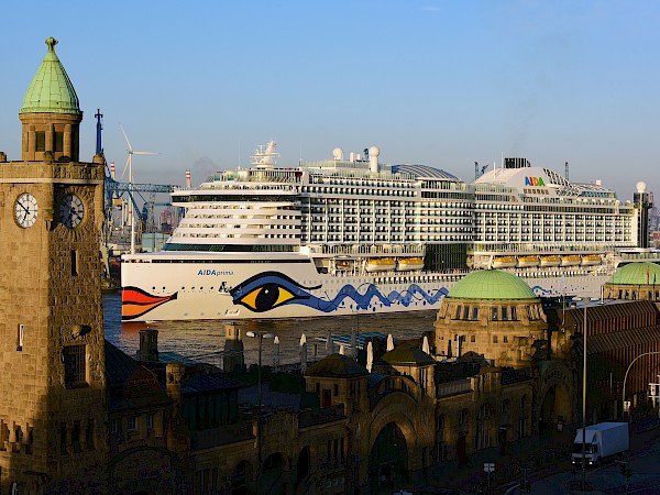 Cruise Gate Hamburg heißt AIDAprima willkommen