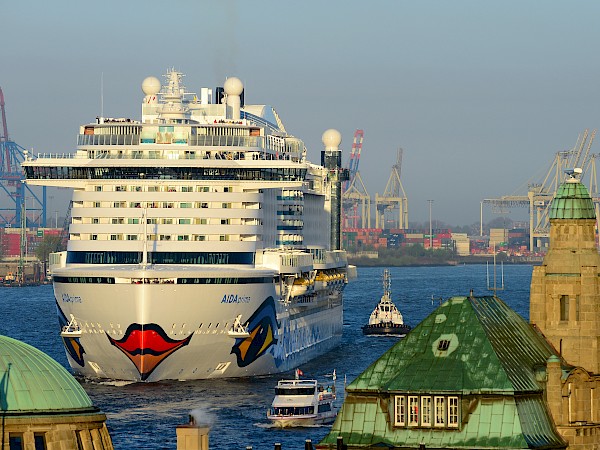 Cruise Gate Hamburg welcomes AIDAprima