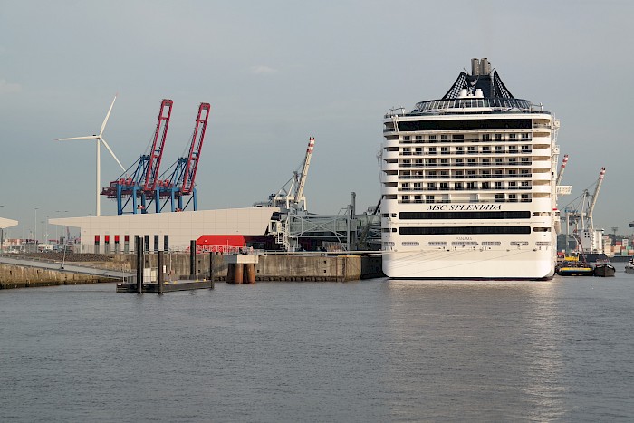 Cruise Gate Hamburg und Bosch Secure Truck Parking schaffen neues Parkangebot für LKW im Hamburger Hafen