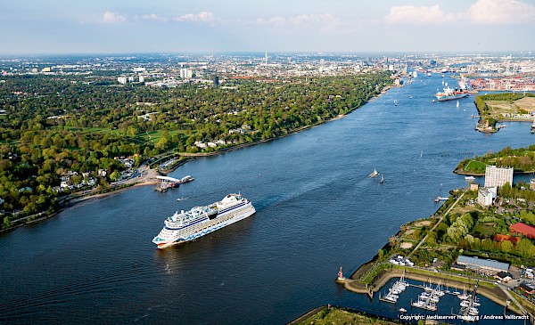 Leaving Hamburg on the Elbe