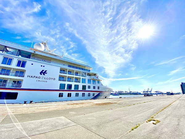 Cruise start in Hamburg: Season opens with "HANSEATIC nature" by Hapag-Lloyd Cruises